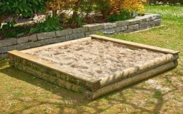 Sandkasten 400 x 400 cm