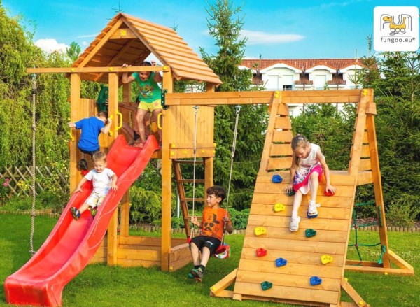 Spielturm mit Rutsche grn, Holzdach, Leiter, Kletterturm und Schaukel