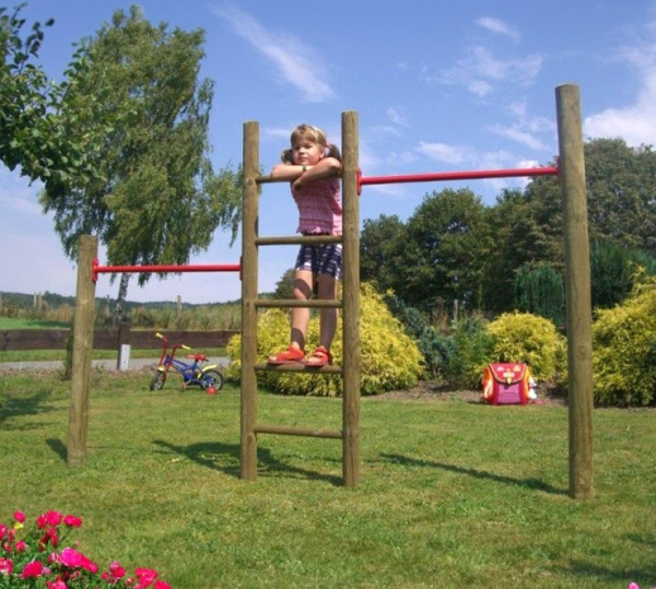Kletterreck aus Rundholz mit Reckstangen 260 cm breit